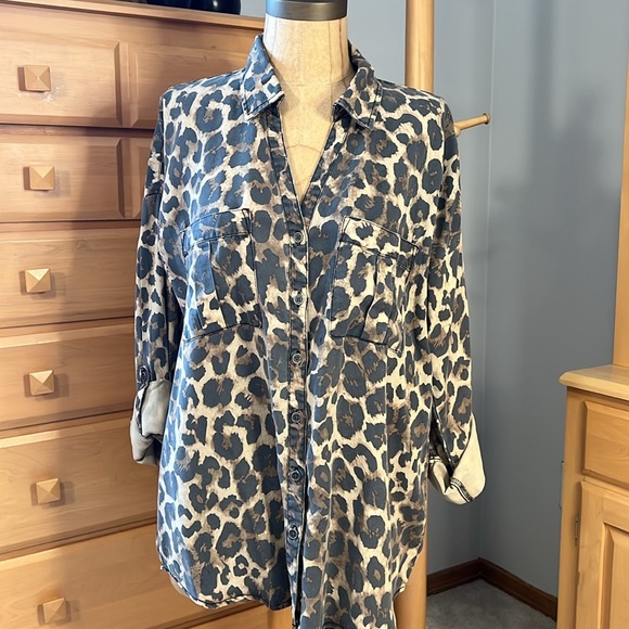 r//c Tops - EUC r//c size small leopard print button down top